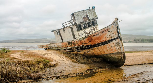 shipwreck-2096945__340